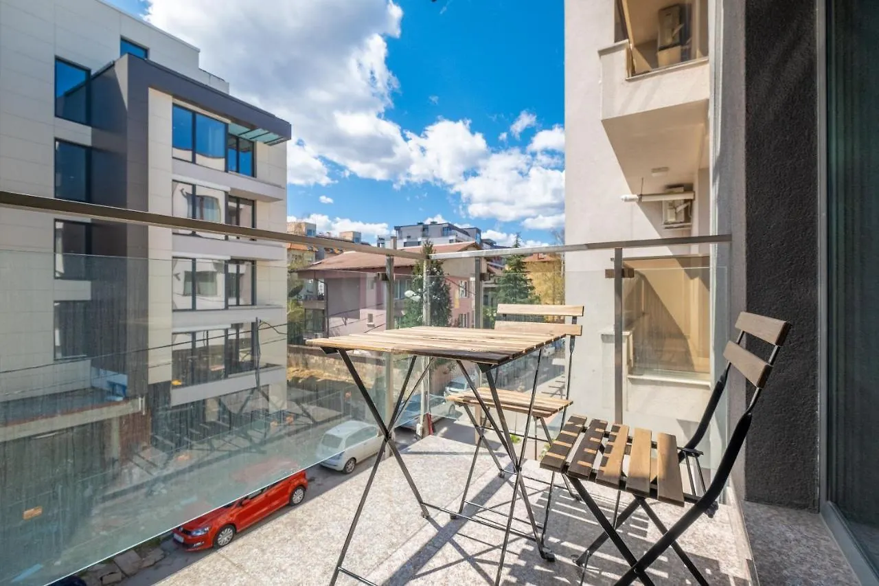 Julie'S Sunny Cozy Apartment With Balcony Sofia